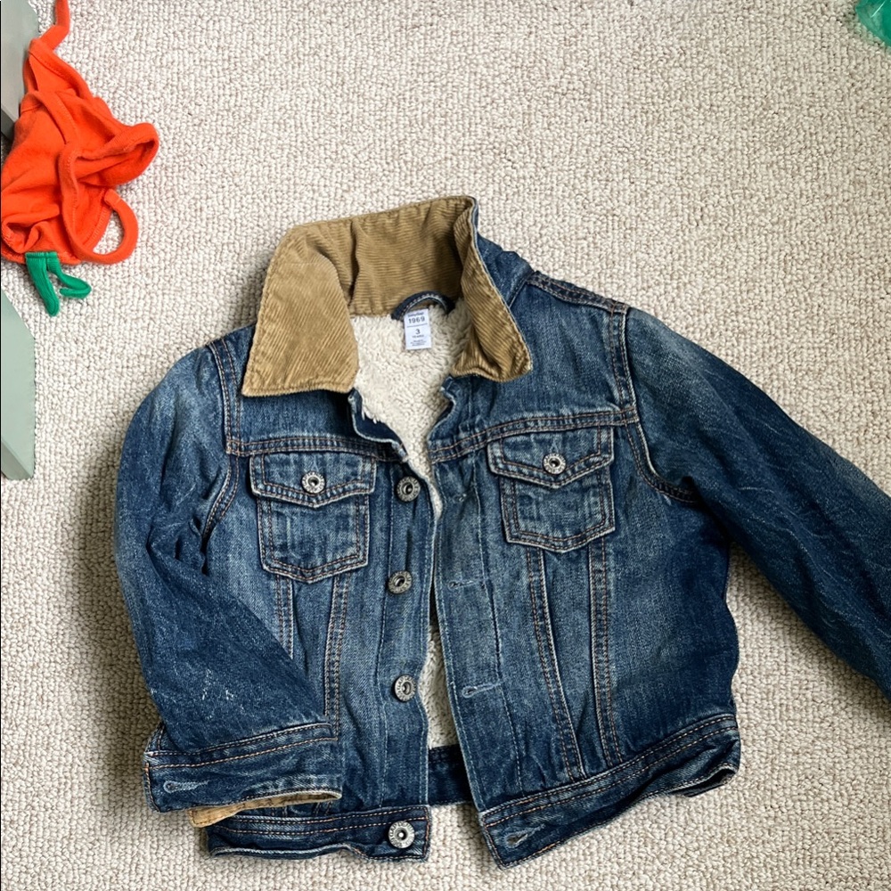Baby gap 3t Denim Jacket with Brown Collar and sherpa lining